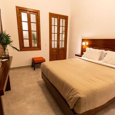 Plaza Chapala Hotel エクステリア 写真