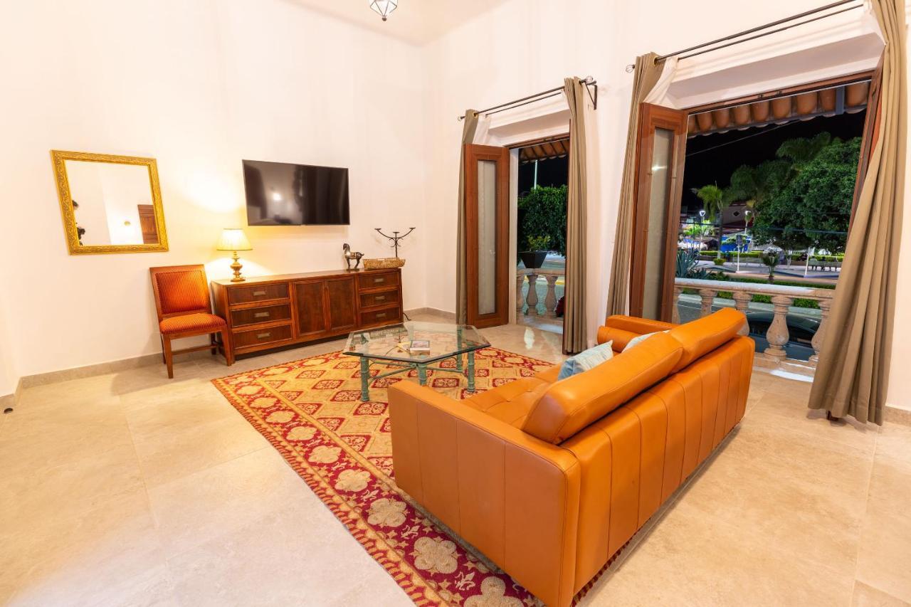 Plaza Chapala Hotel エクステリア 写真